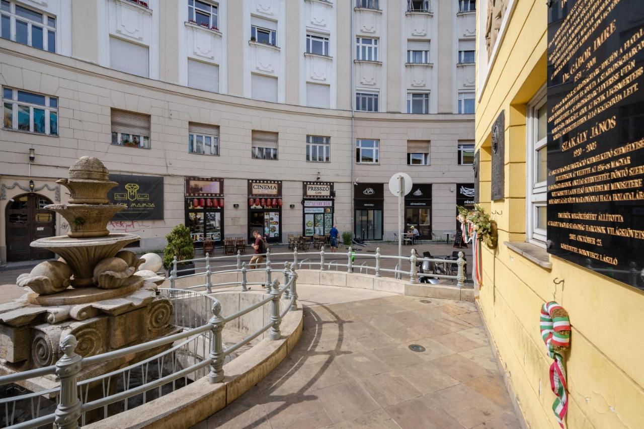 Cascade Corvin Apartment Budapest Luaran gambar