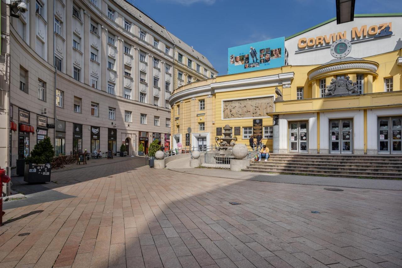 Cascade Corvin Apartment Budapest Luaran gambar
