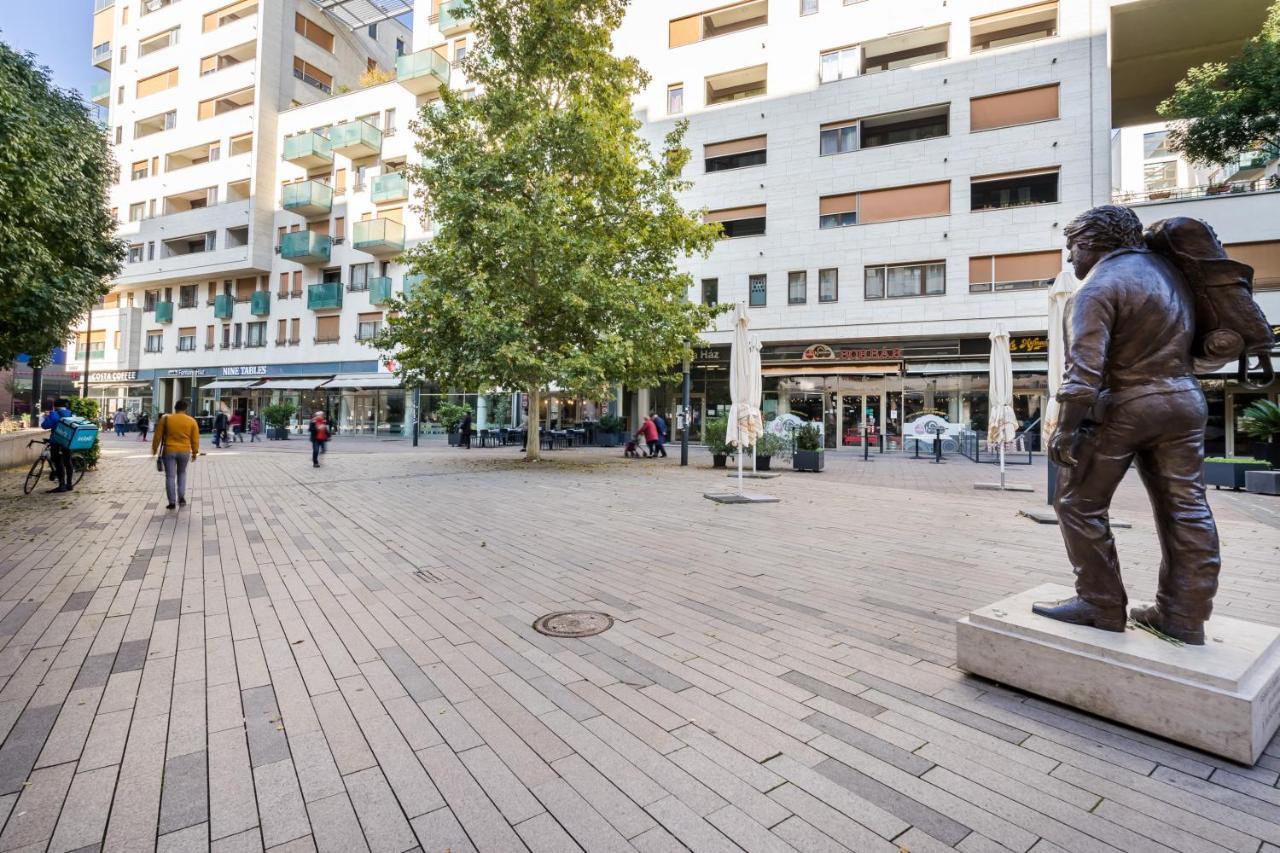 Cascade Corvin Apartment Budapest Luaran gambar